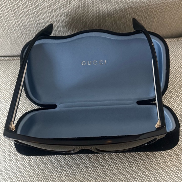 Gucci Black Sunglasses with Case Slight Scuffs - Picture 6 of 12